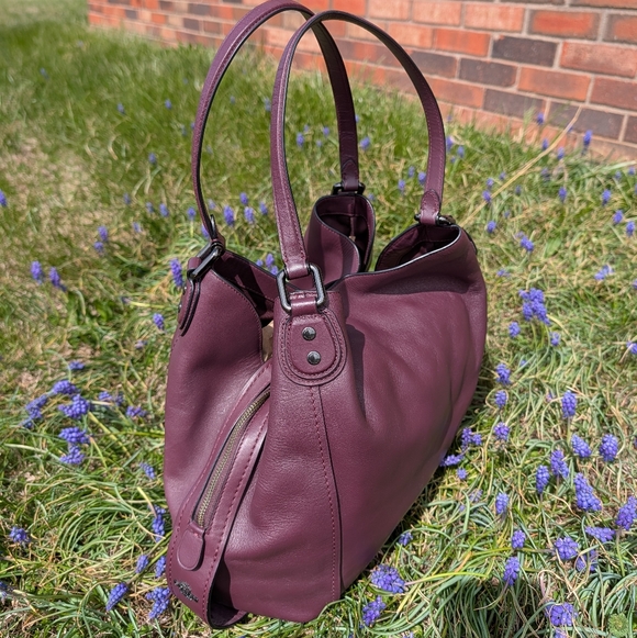 🥰EUC Coach Edie 42 #57124 3 Compartment Oversized Shoulder Satchel Hobo Bag - Picture 4 of 16